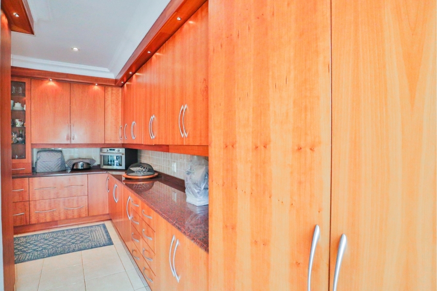 5 Bedroom Property for Sale in Xanadu Eco Park North West